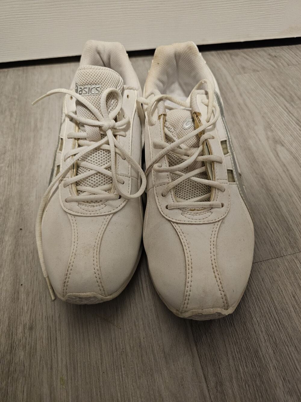 ASICS Women 7.5 M Cheerleader Cheer Shoe White Faux Leather Sneaker